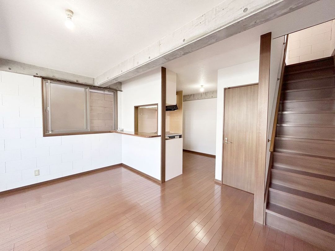 4LDK Renovated House Near Esaka Station in Suita - Thumbnail 2