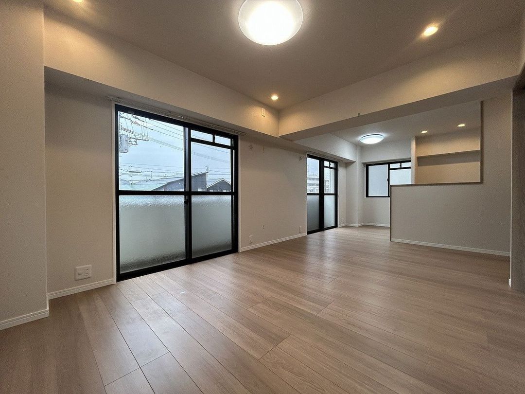 Renovated 2LDK Apartment in Higashi-ku, Fukuoka - Thumbnail 2