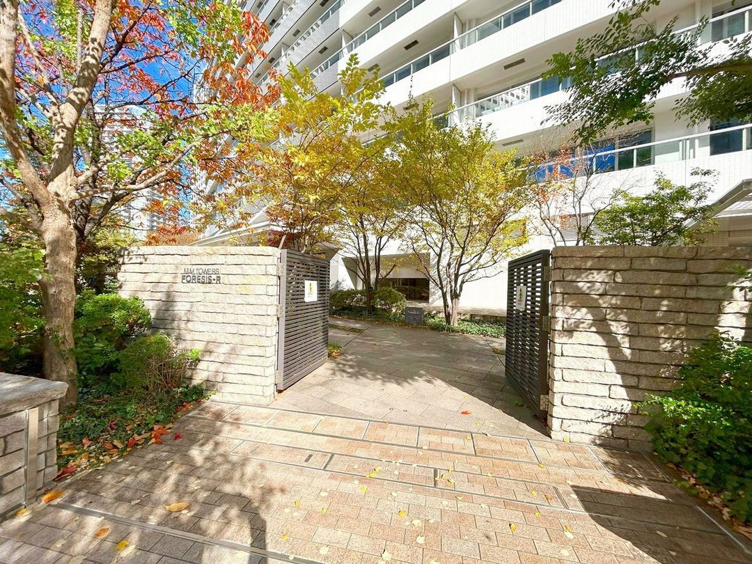 Renovated 2LDK Apartment in Minato Mirai, Yokohama with Ocean View - Thumbnail 2