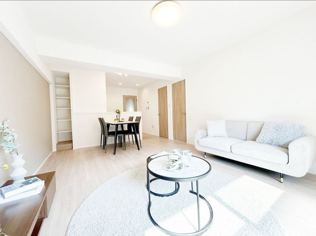 Renovated 2SLDK Apartment for Sale in Suita, Osaka - 77.4 sqm - Thumbnail 2