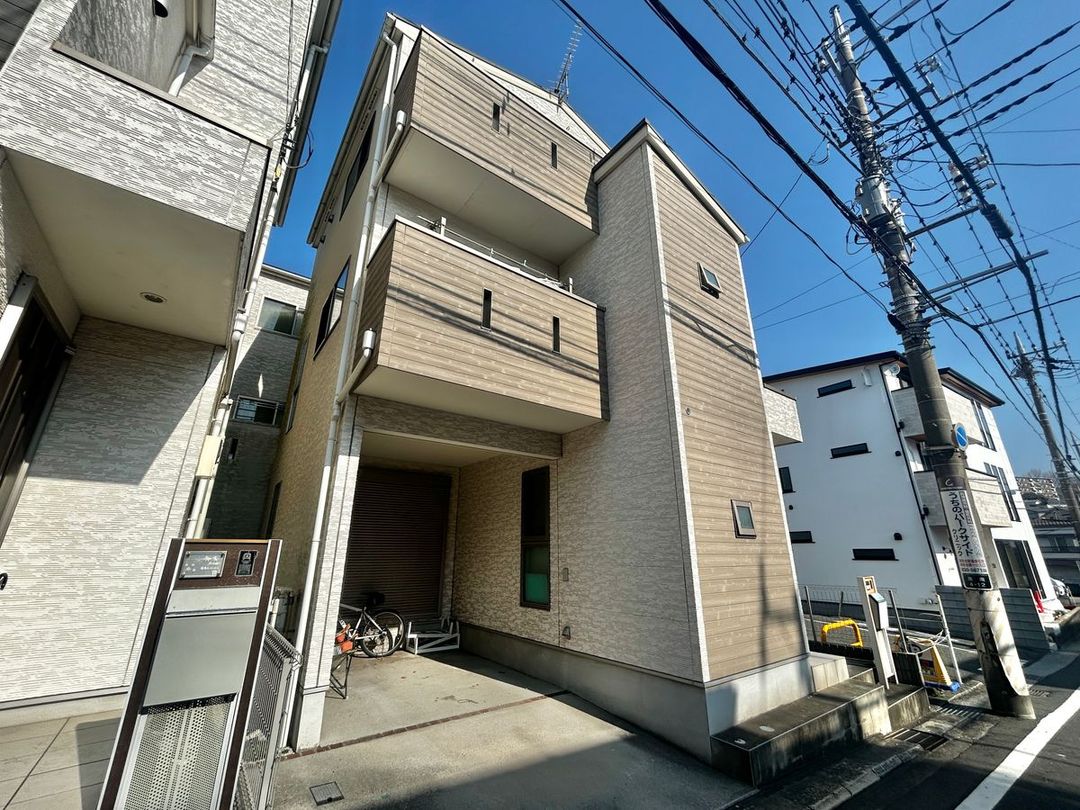 3LDK House for Sale in Konan Ward, Yokohama - 98.54 sqm - Thumbnail 2