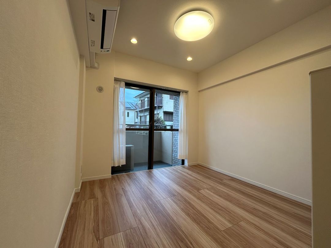 Sun Court Nishi-Ogikubo Studio Apartment for Sale in Suginami - Thumbnail 2