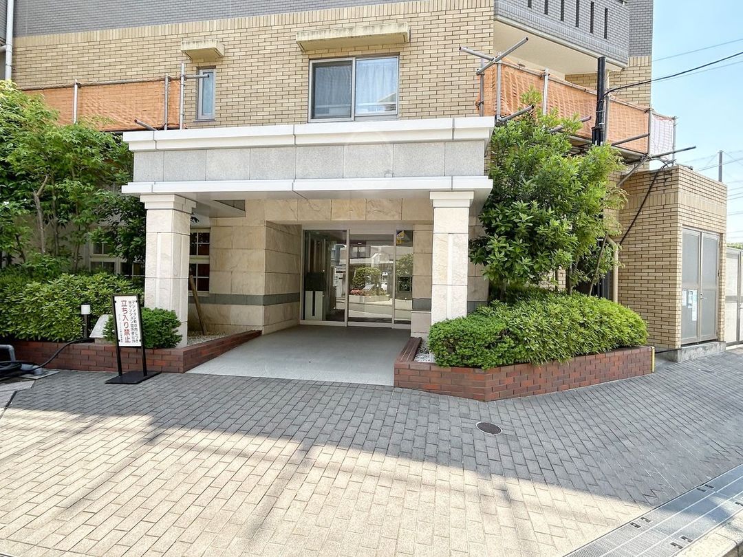 2LDK Apartment for Sale in Okurayama, Yokohama - Thumbnail 2
