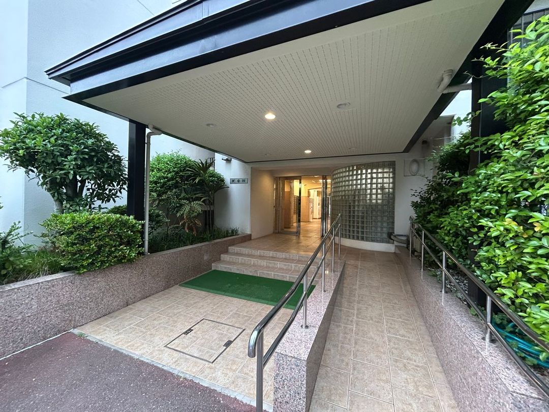 3LDK Resale Apartment in Hakozaki, Higashi-ku, Fukuoka City - Thumbnail 2
