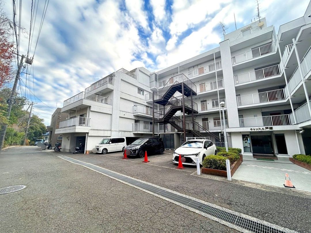 2LDK Apartment for Sale in Totsuka, Yokohama - 63m² - Thumbnail 2