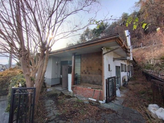 5DK House for Sale in Nagano City with Mountain Views - Thumbnail 2