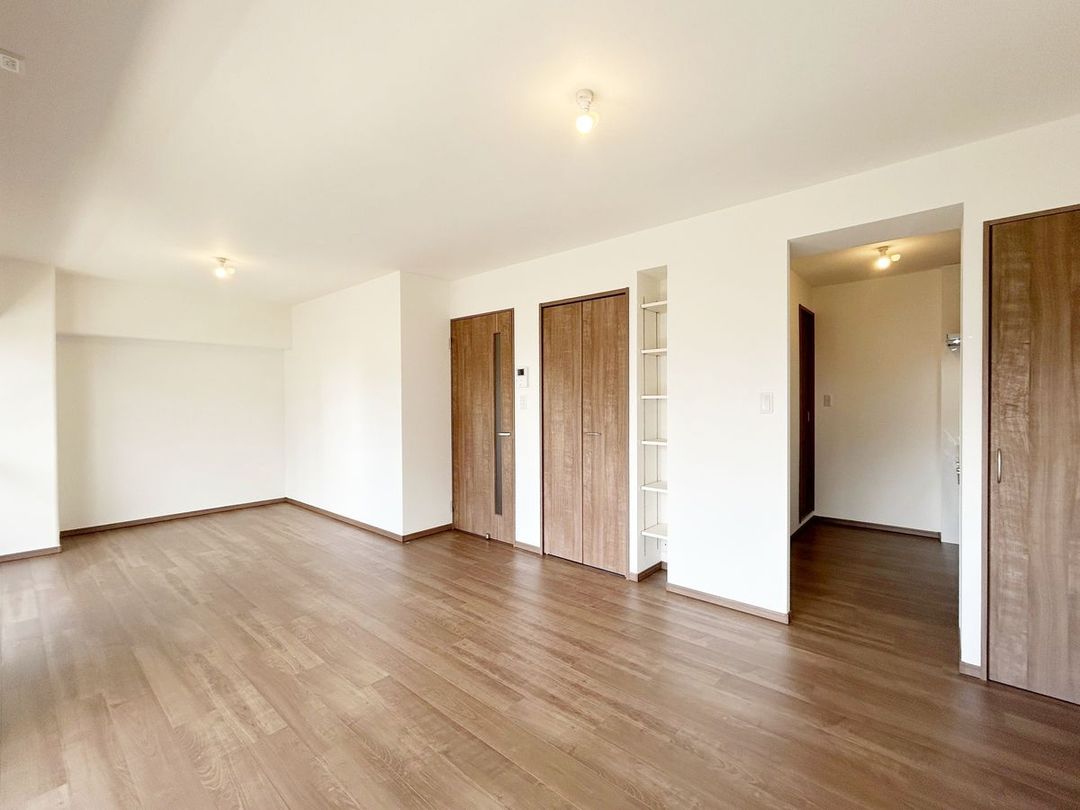 Renovated 3LDK Apartment with Private Garden in Osaka Yodogawa - Thumbnail 2