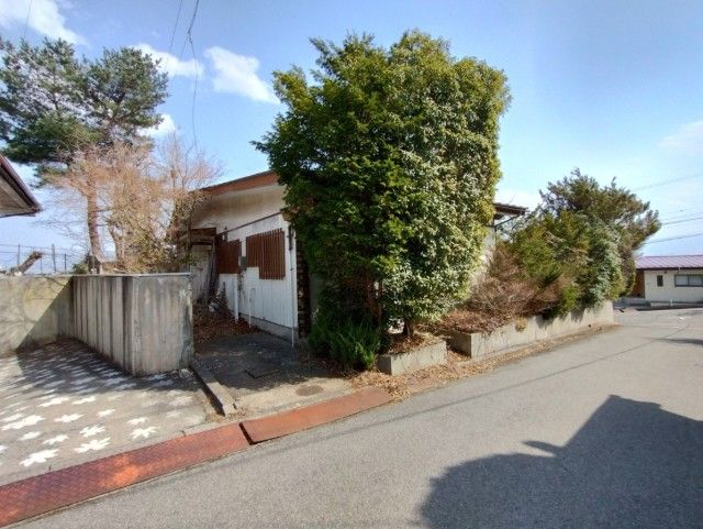 4-Bedroom Single-Story House with Garden in Nagano City - Thumbnail 3