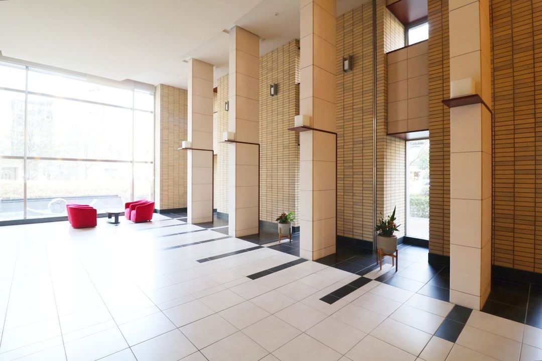 Laurel Tower Sanctus Umeda 3LDK Renovated Apartment for Sale - Thumbnail 2