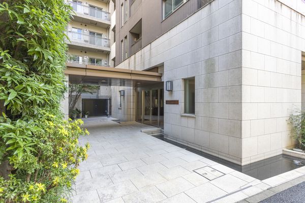 Park Homes Nihonbashi Hamacho 2-Chome Livio Garden 2LDK for Sale - Thumbnail 2