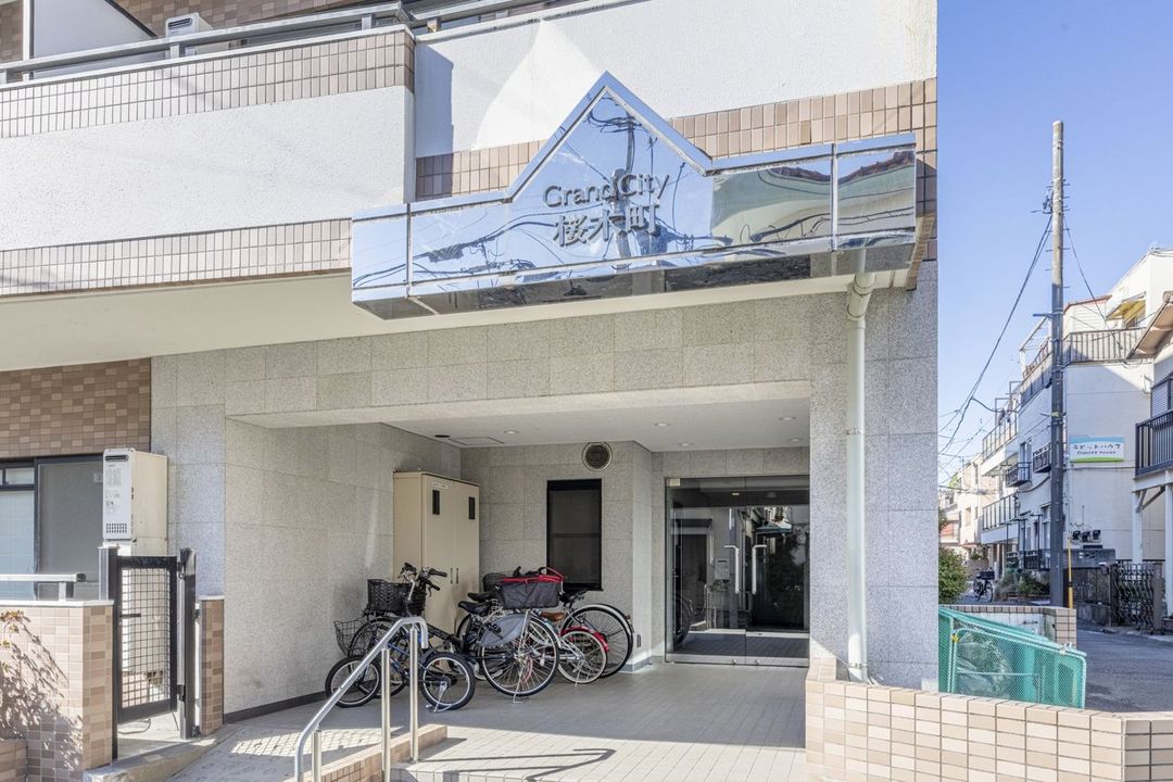 Renovated 3DK Apartment in Gran City Sakuragicho, Yokohama - Thumbnail 2