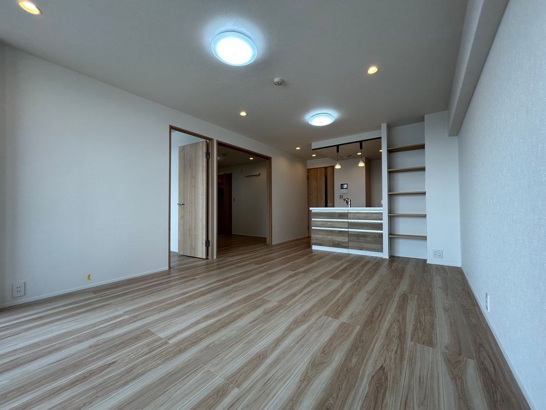 3LDK Apartment for Sale in Fukutsu City, Fukuoka - Thumbnail 2