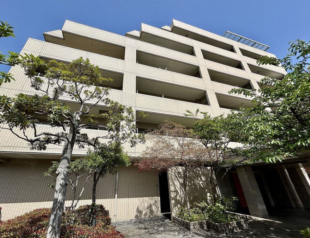 4LDK Apartment for Sale in Chiko, Chuo Ward, Fukuoka City - Thumbnail 2