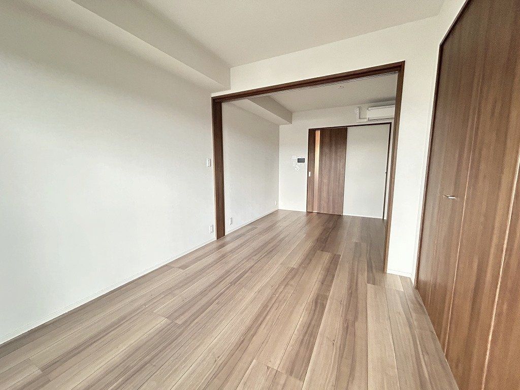 1DK Apartment for Sale in Hakata Ward, Fukuoka - 40.86 sqm - Thumbnail 2