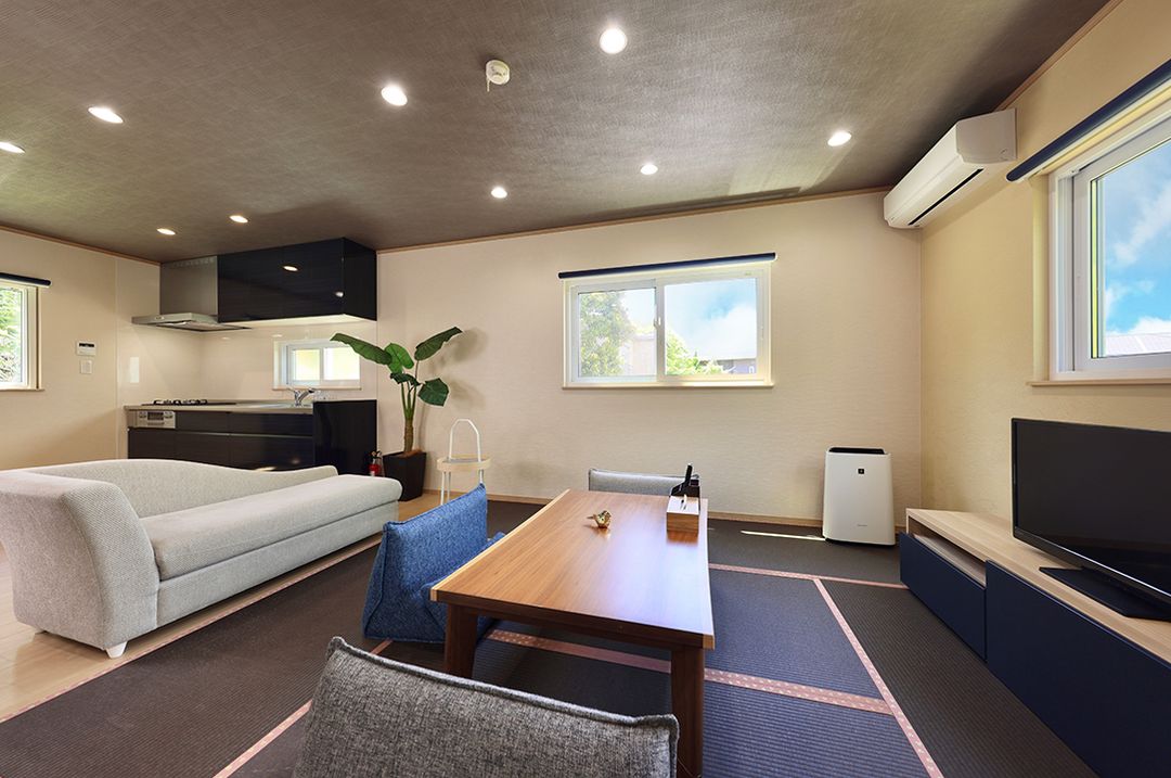 2LDK House for Sale in Shirahama with Rooftop Balcony and Hot Spring - Thumbnail 2