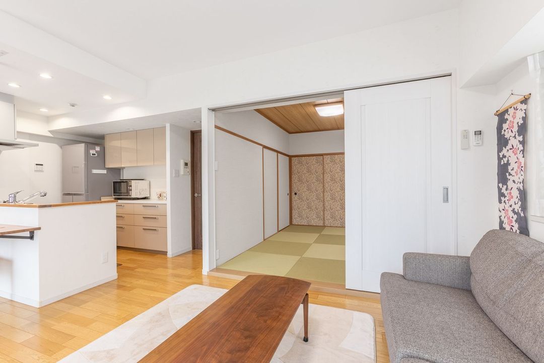 Renovated 3LDK Apartment in Katase Kaigan, Fujisawa - Thumbnail 2