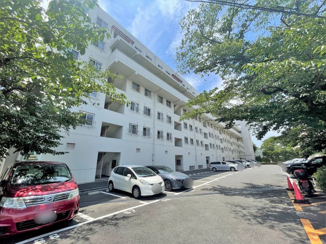 Renovated 3LDK Apartment for Sale in Dolf Aobadai, Yokohama - Thumbnail 2