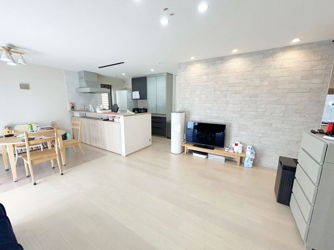 2LDK Used House for Sale in Ibaraki, Osaka - Thumbnail 2