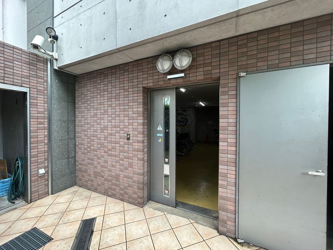 1LDK Condominium in Higashi-Shinsaibashi, Chuo Ward, Osaka - Thumbnail 2