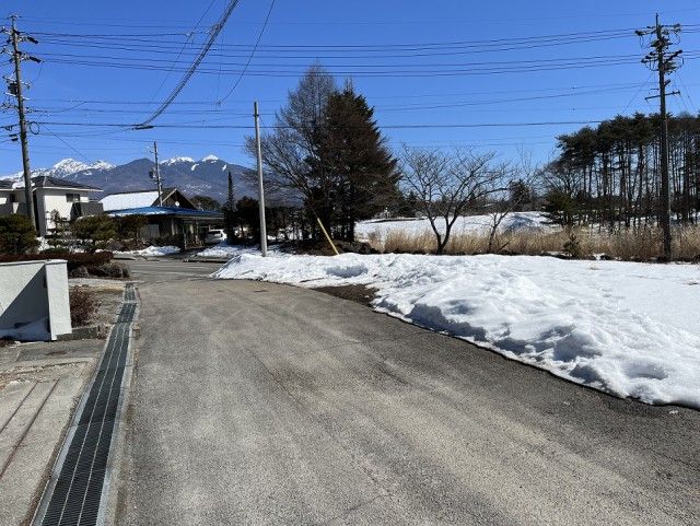 Land for Sale in Fujimi, Nagano with Yatsugatake Views - Thumbnail 2