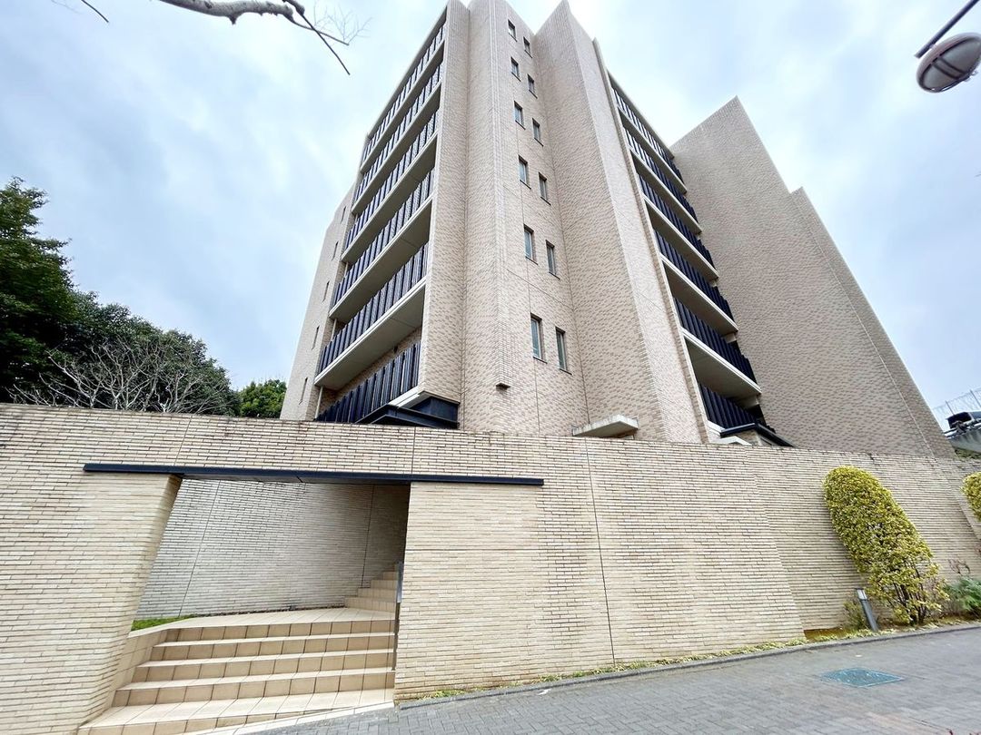 4LDK Apartment with Private Garden for Sale in Inagi, Tokyo - Thumbnail 2