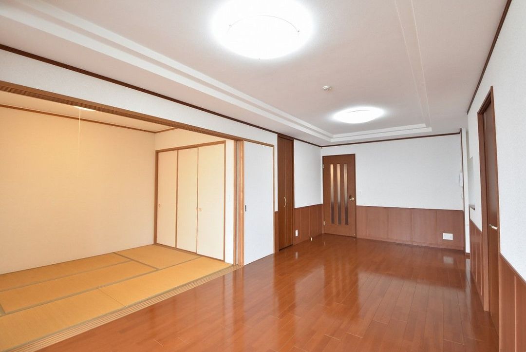 3LDK Apartment for Sale in Omote-cho, Okayama City - Thumbnail 2