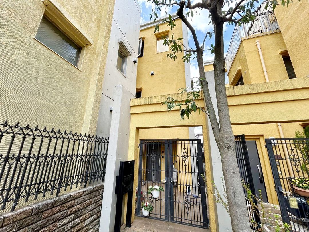 4LDK Detached House in Itabashi, Tokyo with Home Elevator - Thumbnail 2