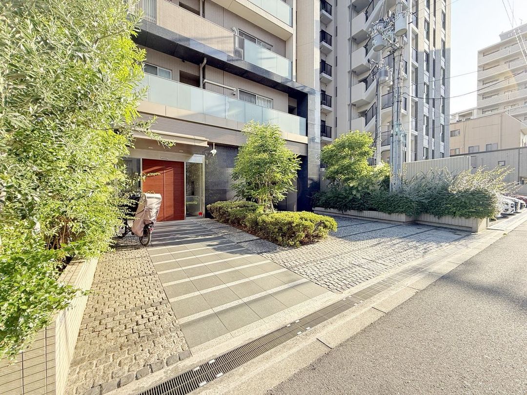 3LDK Apartment for Sale in Tennoji, Osaka - 70.02 sqm - Thumbnail 2