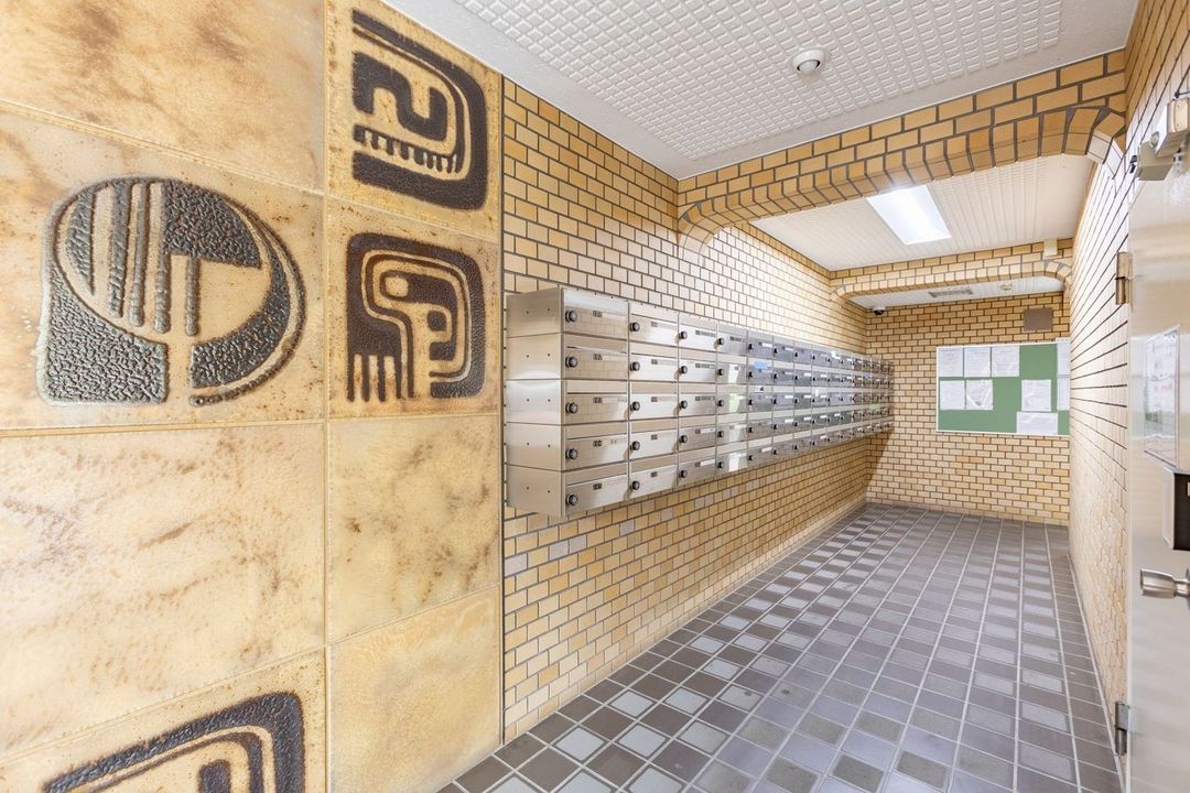 Sun Mansion Aobadai Garden 3LDK Apartment for Sale in Yokohama - Thumbnail 2