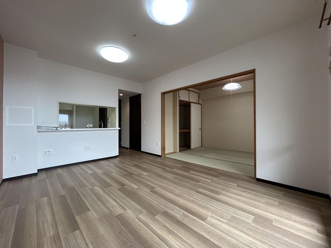 3LDK Apartment for Sale in Joto Ward, Osaka, 66.12 sqm - Thumbnail 2
