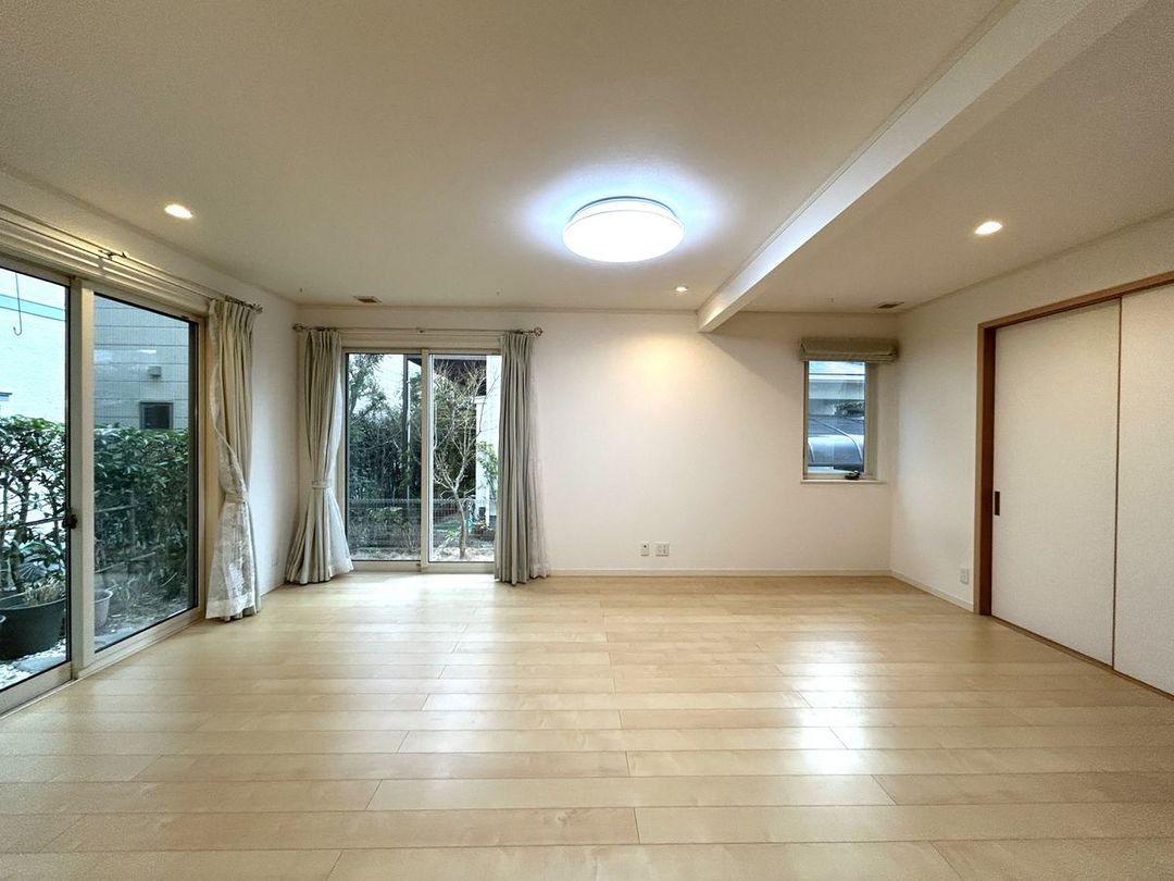 4LDK Detached House in Urayasu's Rose Town, Near Maihama Station - Thumbnail 2