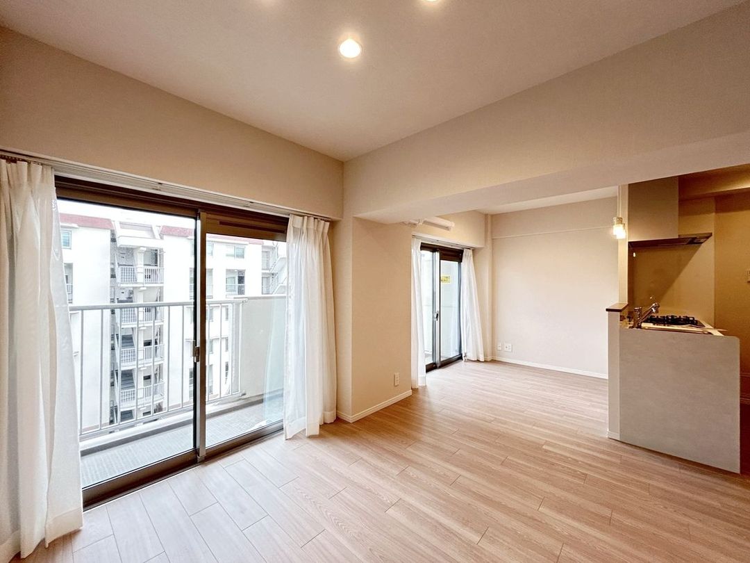 Renovated 2LDK Apartment for Sale in Yokohama's Kohoku Ward - Thumbnail 2