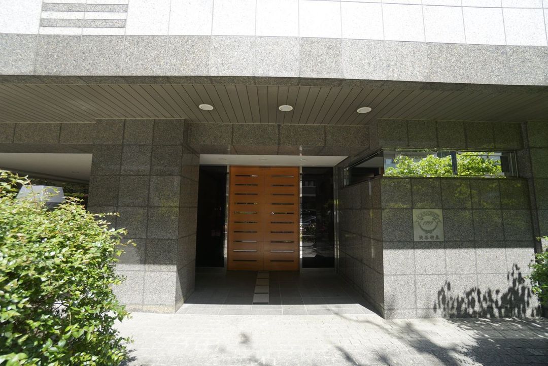 Renovated 2LDK Corner Apartment in Shibuya, Tokyo - Thumbnail 2