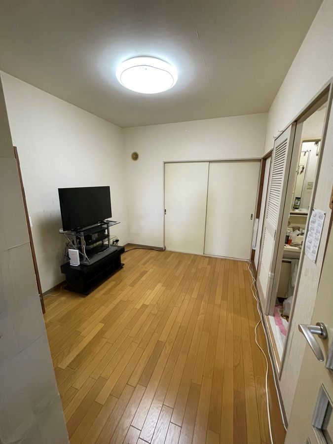 3DK Apartment for Sale in Minami Ward, Yokohama - Thumbnail 2