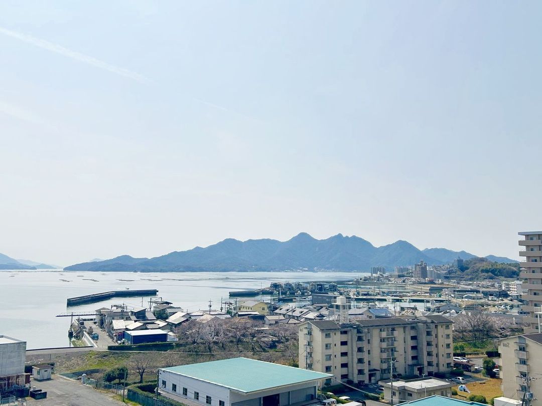 3LDK Corner Apartment with Ocean Views in Hatsukaichi, Hiroshima - Thumbnail 2
