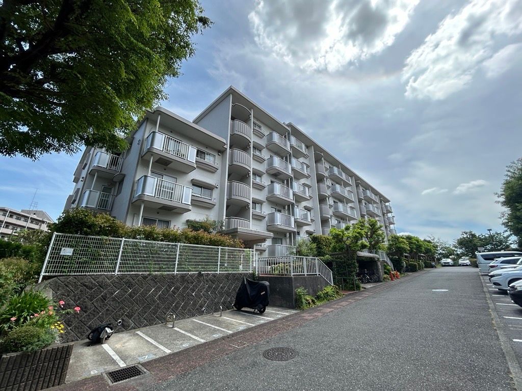 4LDK Apartment for Sale in Isogo, Yokohama - 89.46m² - Thumbnail 2