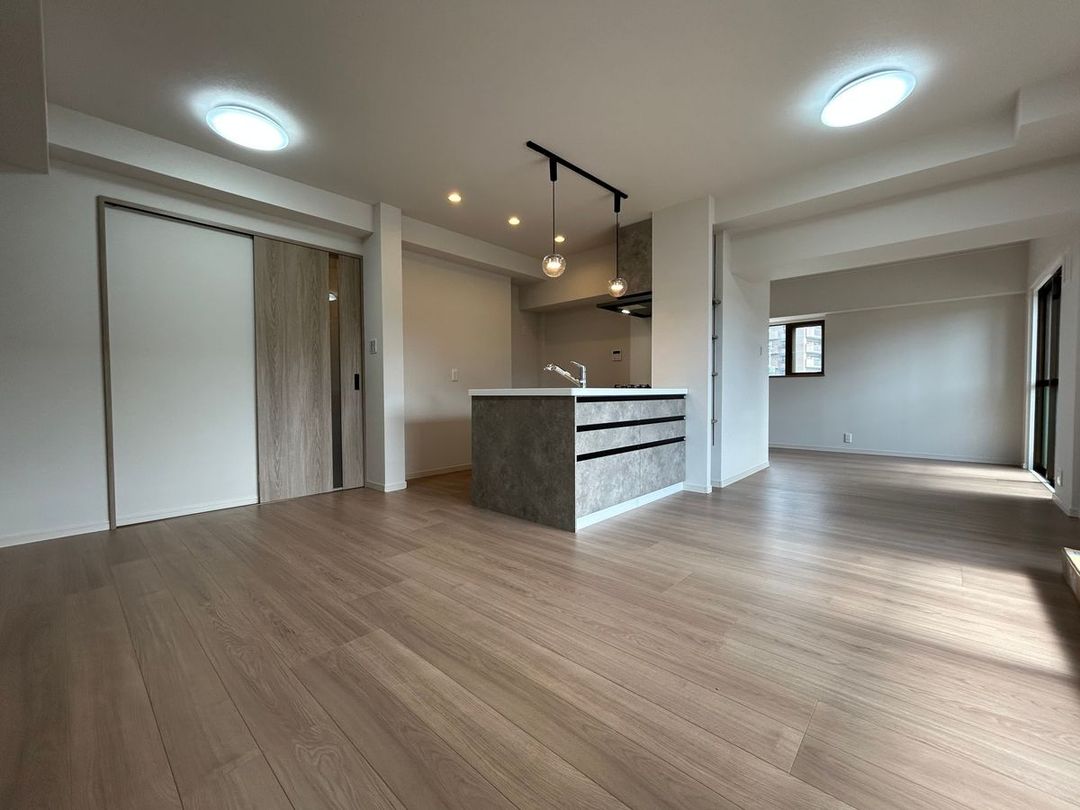 Renovated 3LDK Apartment in Higashi-ku, Fukuoka - Thumbnail 2