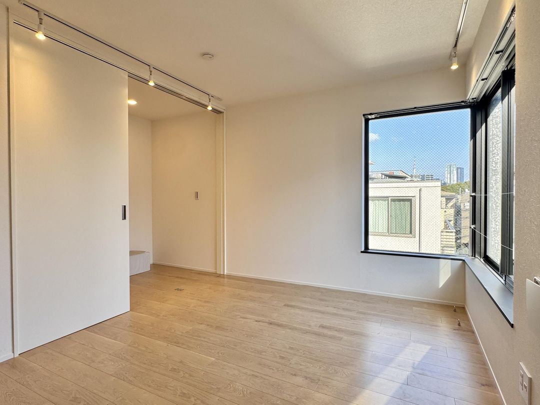 Modern 2LDK Apartment in Ebisu, Tokyo - 38.2 sqm - Thumbnail 4