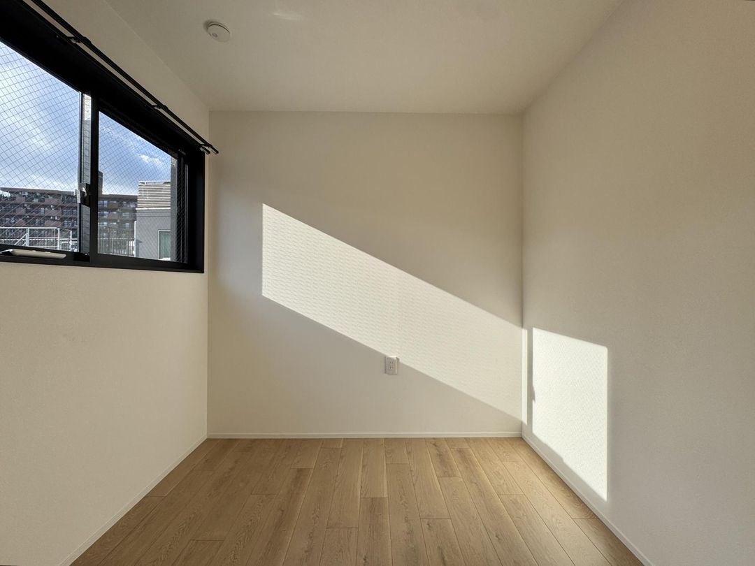 Modern 2LDK Apartment in Ebisu, Tokyo - 38.2 sqm - Thumbnail 2