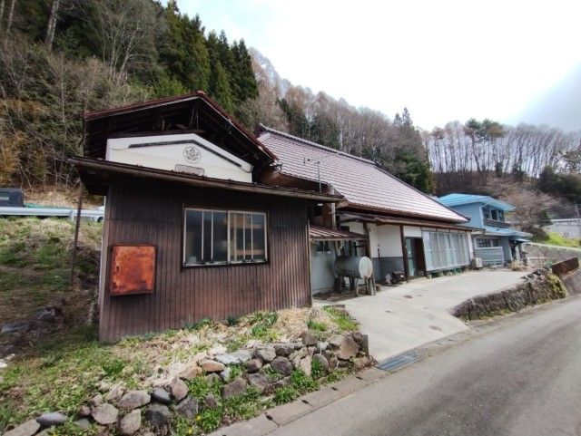Renovated 3LDK Kominka in Nagano City with Storage Shed - Thumbnail 2