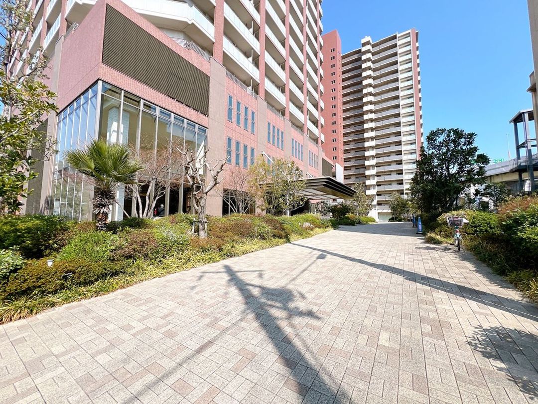 Awaza Rise Towers Flag 46 3LDK Apartment for Sale in Osaka - Thumbnail 2