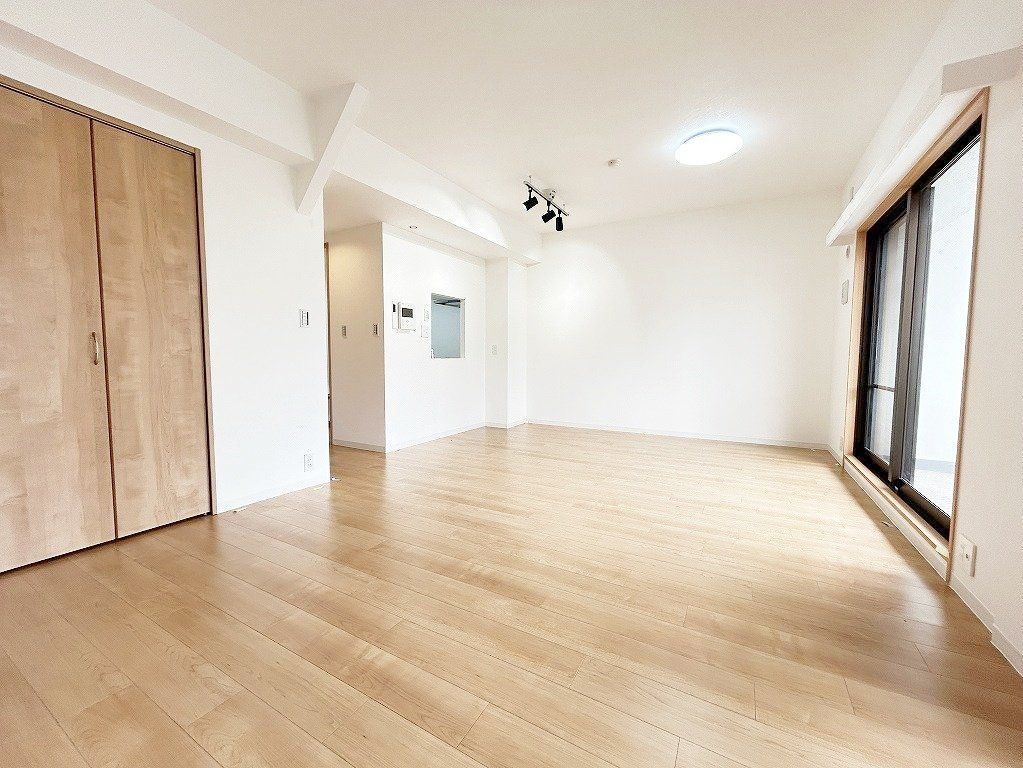 2LDK Renovated Apartment in Hakata Ward, Fukuoka City - Thumbnail 2