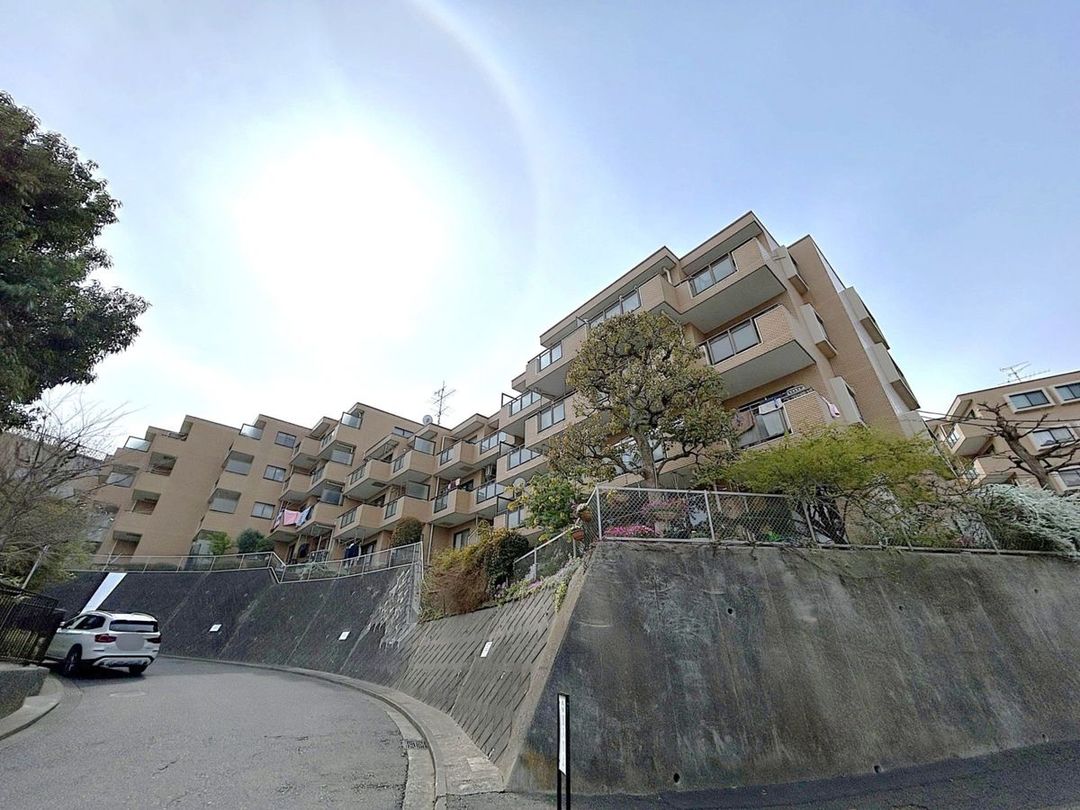 3LDK Apartment with Private Garden near Kikuna Station, Yokohama - Thumbnail 2