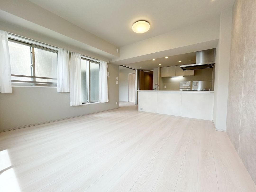 3LDK Apartment for Sale in Sengoku, Bunkyo-ku, Tokyo - Thumbnail 2