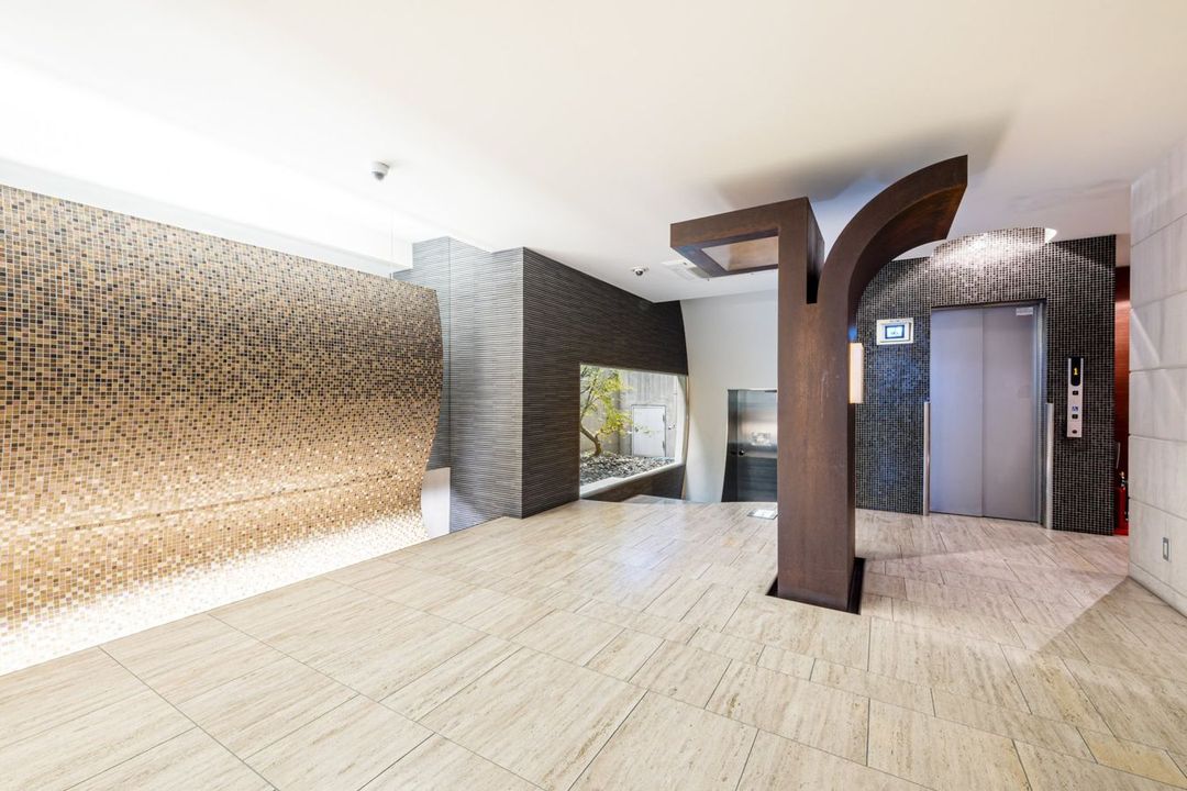 Renovated 3LDK Apartment for Sale in Osaka Chuo Ward - Thumbnail 2