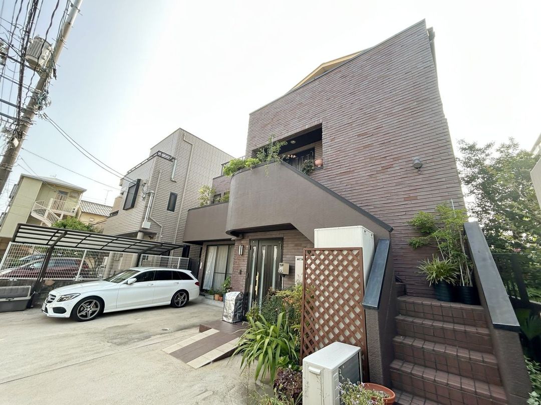 Two-Generation House for Sale in Hiroshima Naka Ward - Thumbnail 2