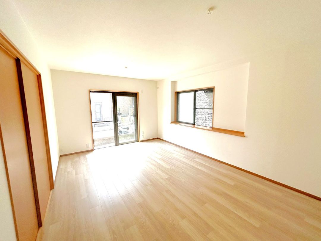 Renovated 3SLDK House in Hirakata, Osaka - 97m² - Thumbnail 2