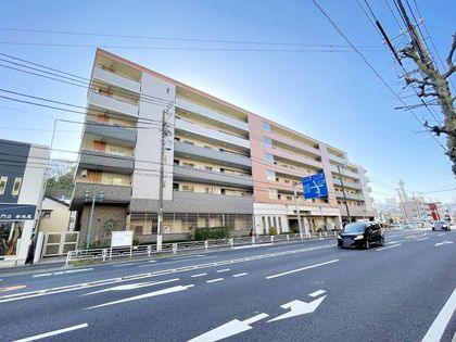 2LDK Apartment for Sale in Naka-ku, Yokohama - 56.58 sqm - Thumbnail 2