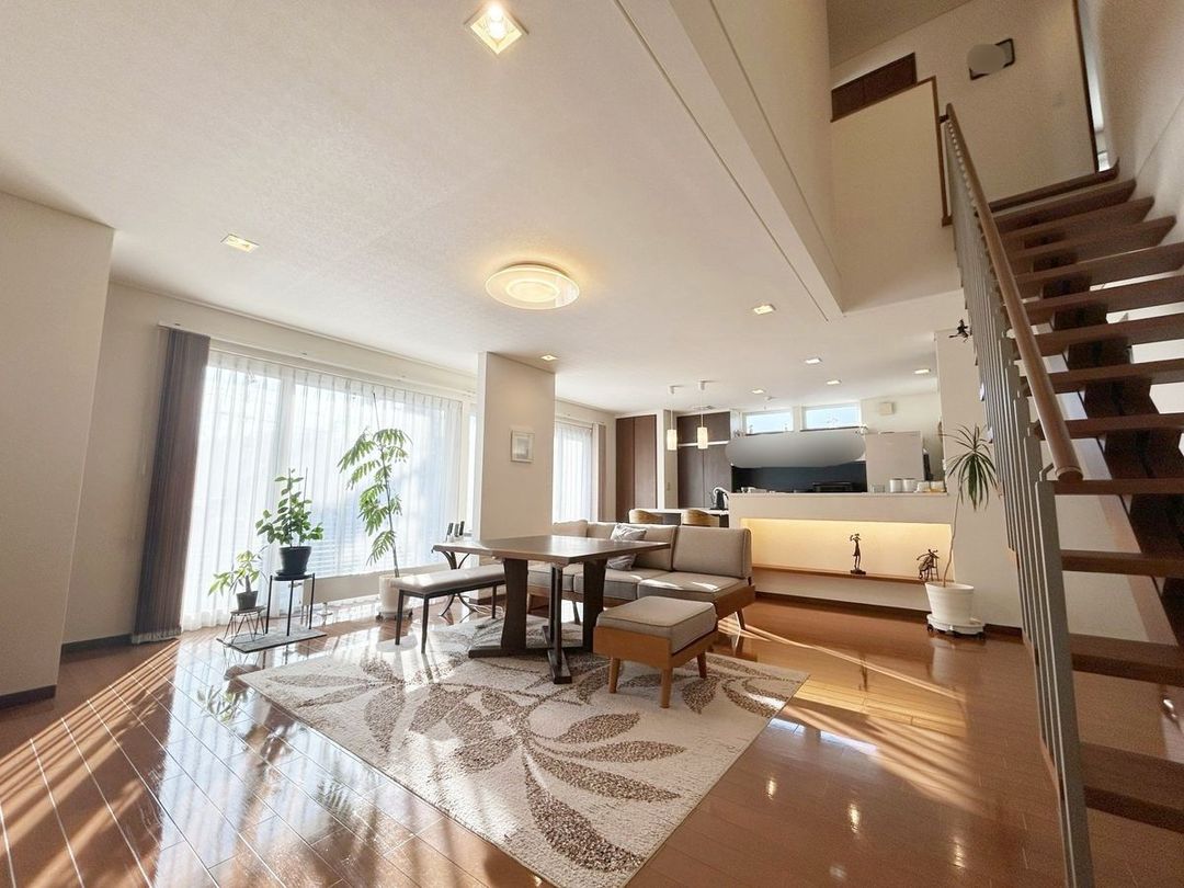 4LDK Detached House in Makomanai, Sapporo - 2006 Build, Corner Lot - Thumbnail 2