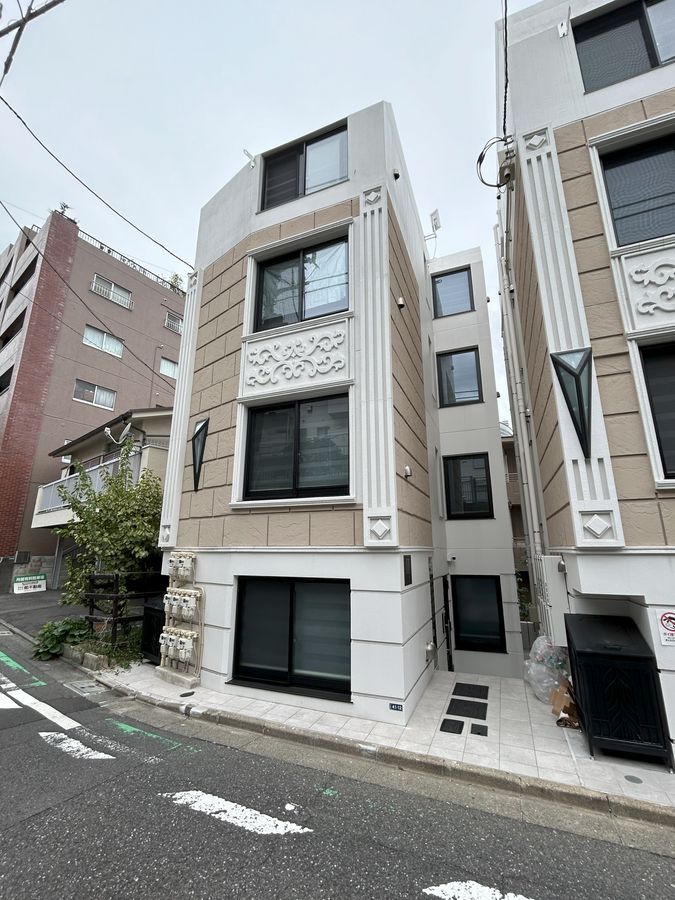 QUALIAPLACE Yoyogi New 2024 Apartment Building for Investment - Thumbnail 2